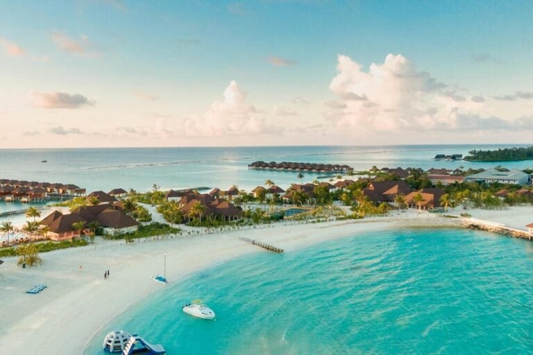 Discover the 5 Ultimate Surf Breaks in the Maldives for an Unforgettable Experience